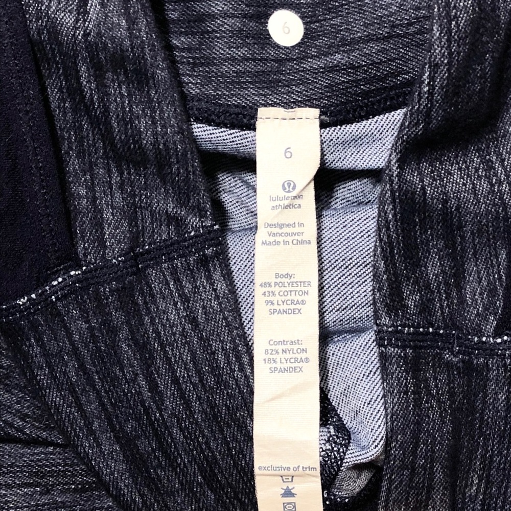 Like NEW! LuluLemon Athletica Navy Leggings Size 6 - Picture 4 of 7